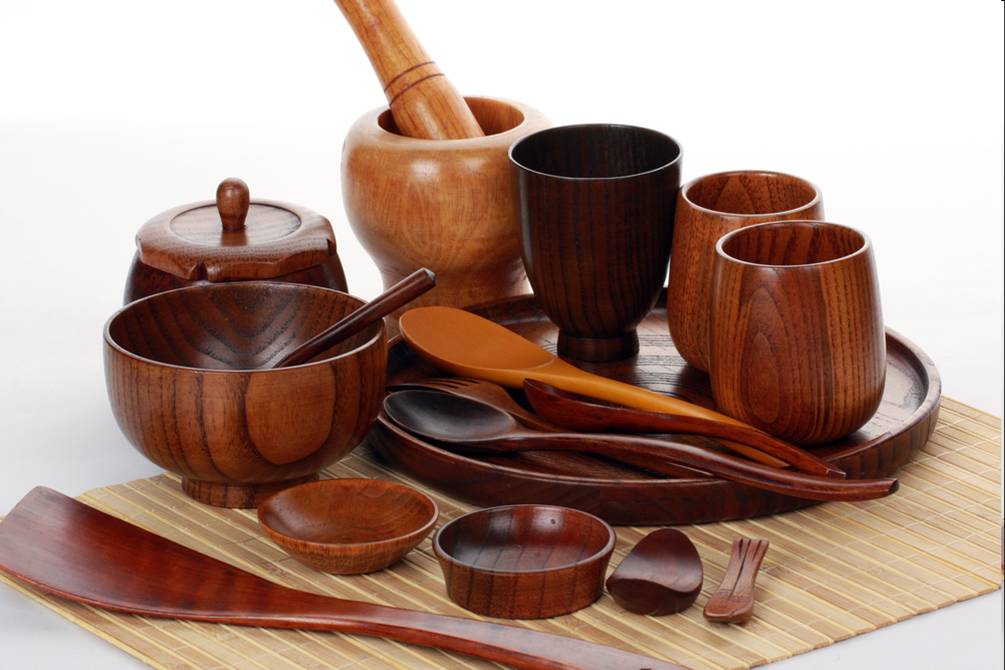 Деревянная посуда (бочонки, втулка, ложки, тарелки)