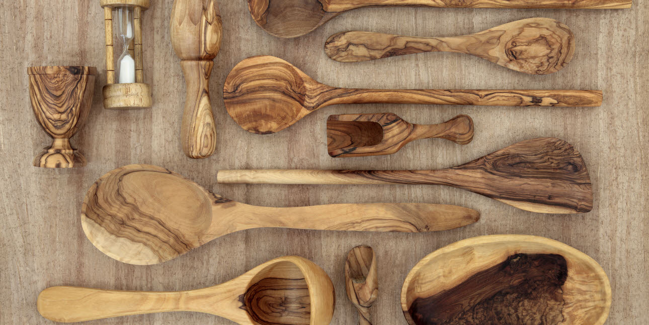 Набор деревянной посуды для кухни в классическом стиле